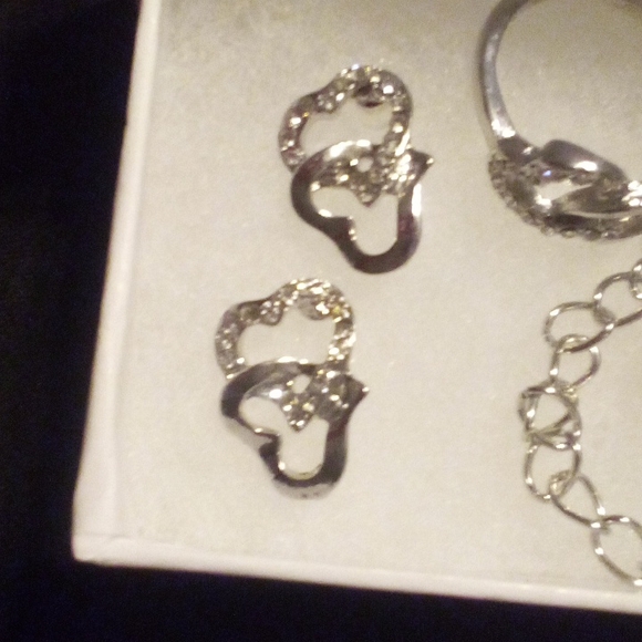 Silver tone heart crystal jewelry set - Picture 2 of 7